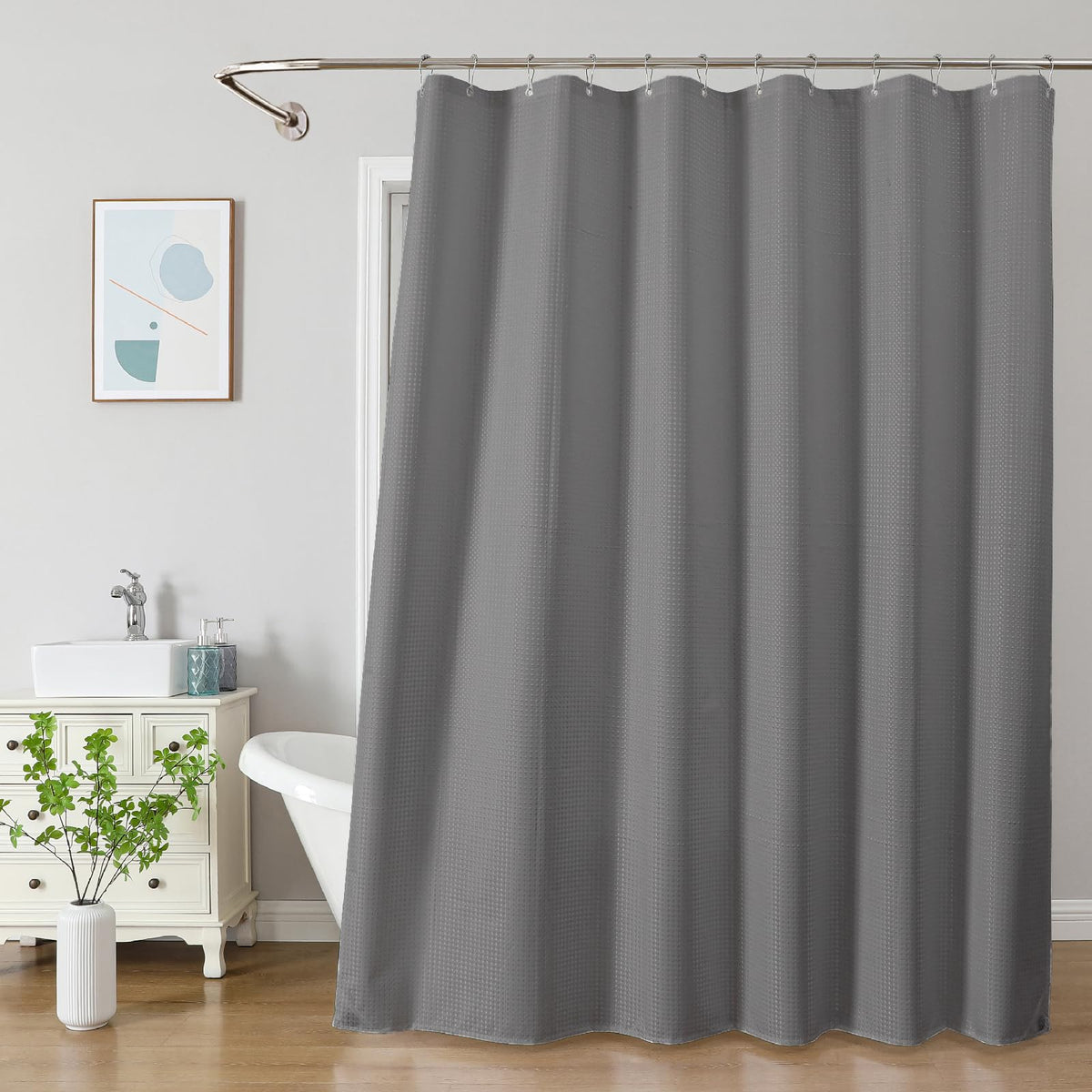 THAIGEE waterproof fabric enables quick drying after showers.