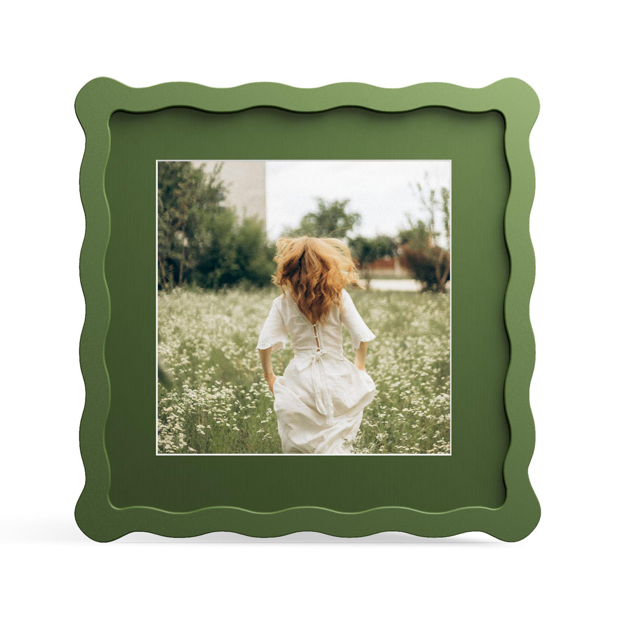 THKRLOF 8x8 frame with mat in green highlights a crisp 6x6 photo display.