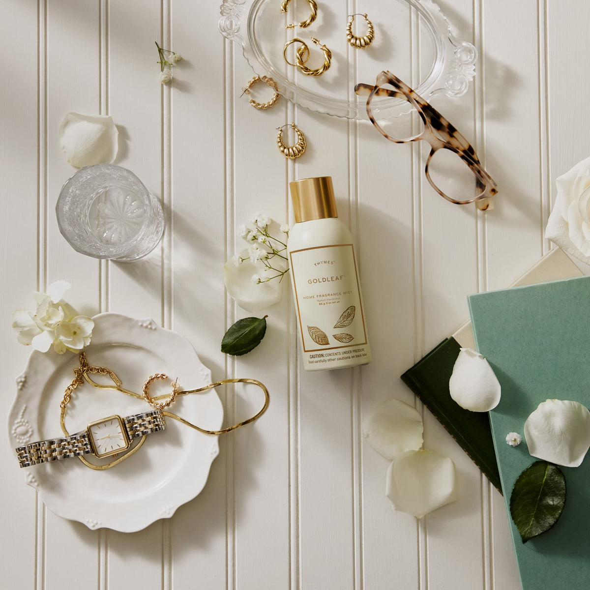 Thymes fragrance notes jasmine, rose, and hyacinth create a refined floral aroma.