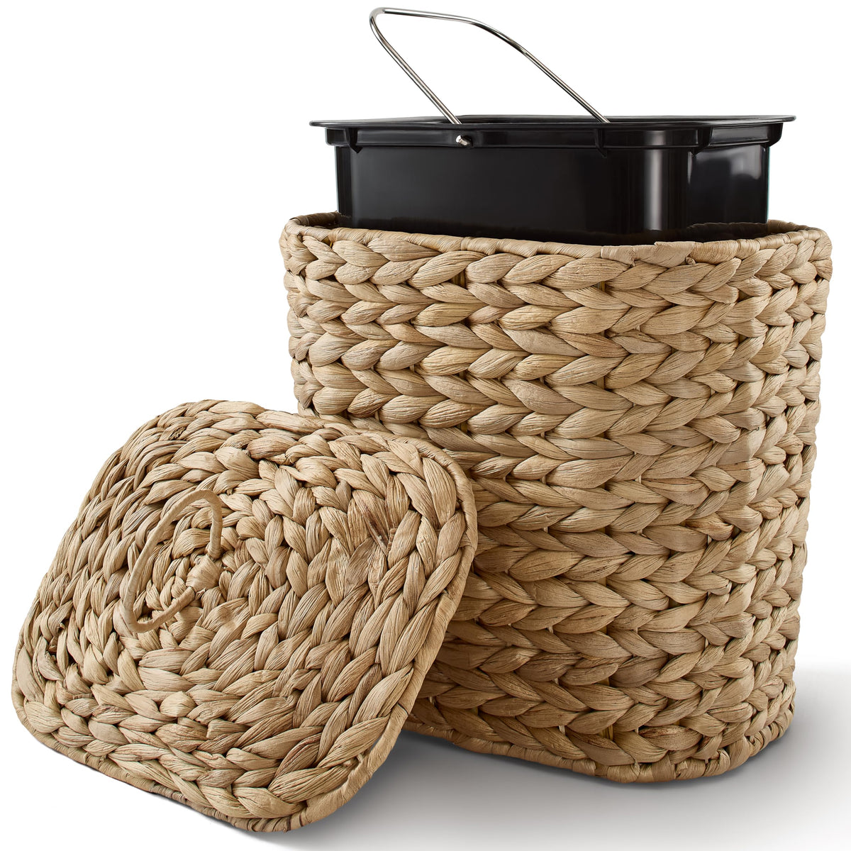 Tidita wicker trash can lid close-up showing secure closure and elegant weave.