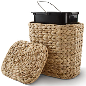 Tidita wicker trash can lid close-up showing secure closure and elegant weave.