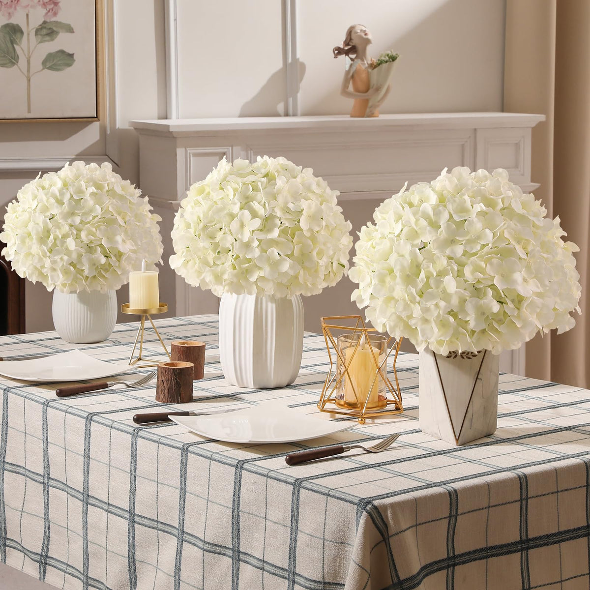 Tifuly wedding hydrangea bouquet for romantic atmosphere.