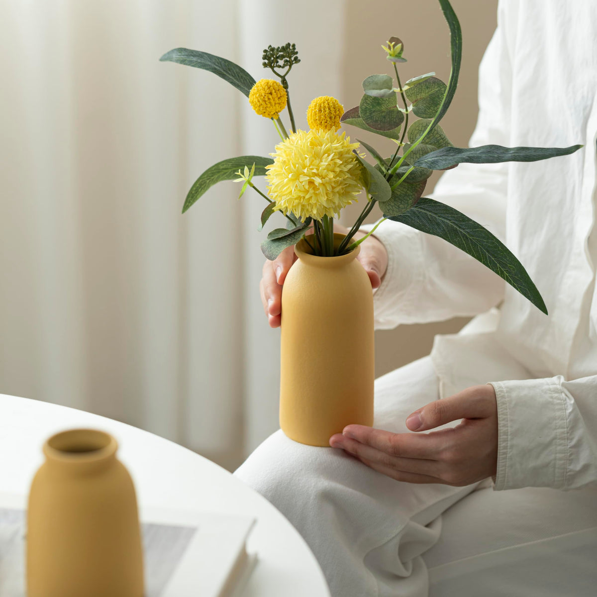 TINCTOTNIC compact vases fit small spaces while creating balance.