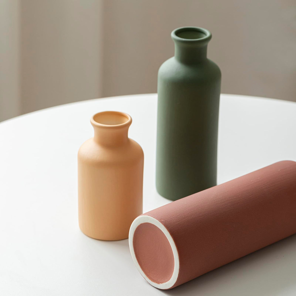 TINCTOTNIC green-mix vase with dried pampas for natural warmth.