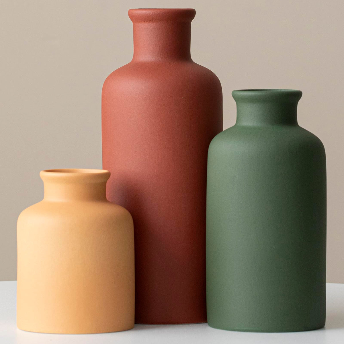 TINCTOTNIC terracotta vase adds warm color to shelves.