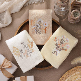 Tingjoo decorative towels seasonally brighten bathrooms with floral vibes and cozy ambience.