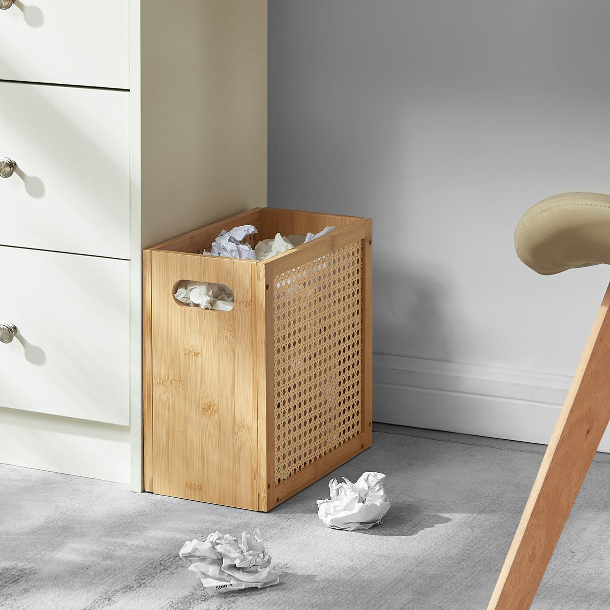 TIOPGHAD small-wicker-waste-basket is easy to wipe clean on a smooth surface