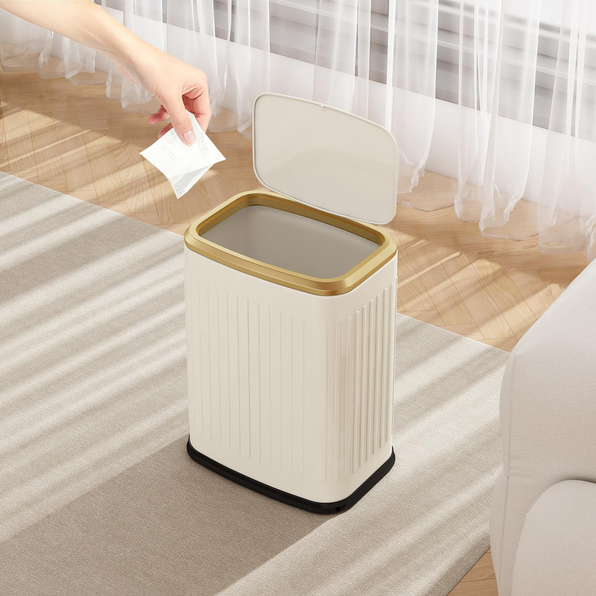 TIPGO durable-base-hinges trash can withstands daily use in humid spaces.