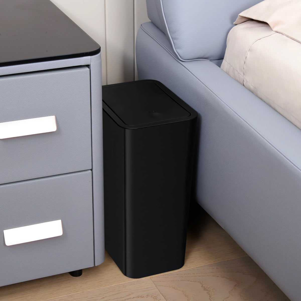 TIPGO pop-up lid demonstrates easy one-handed operation for quick waste disposal
