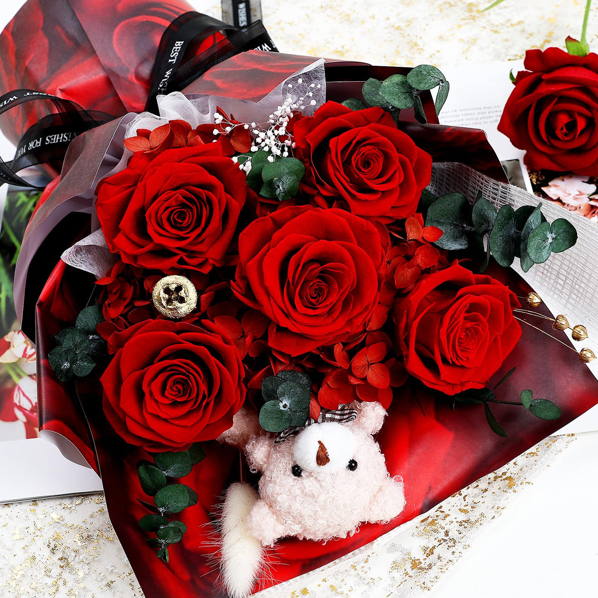 Tobilu bouquet features 5 real roses and hydrangeas, ideal for anniversaries or birthdays.
