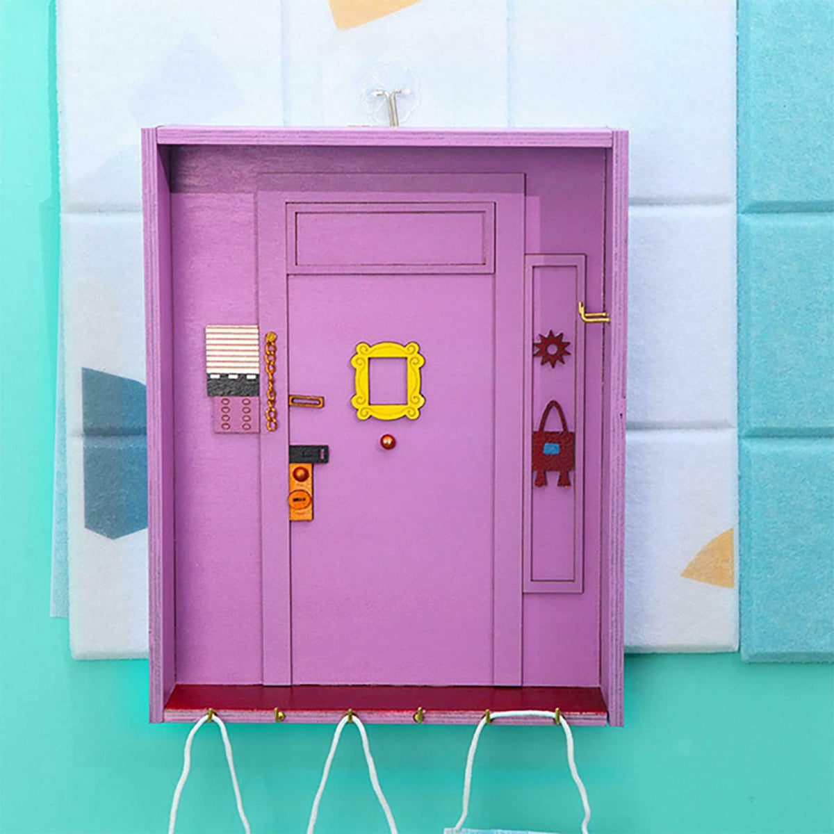 TOIVO Friends key holder features damage-free nail supporting up to 7 kg.
