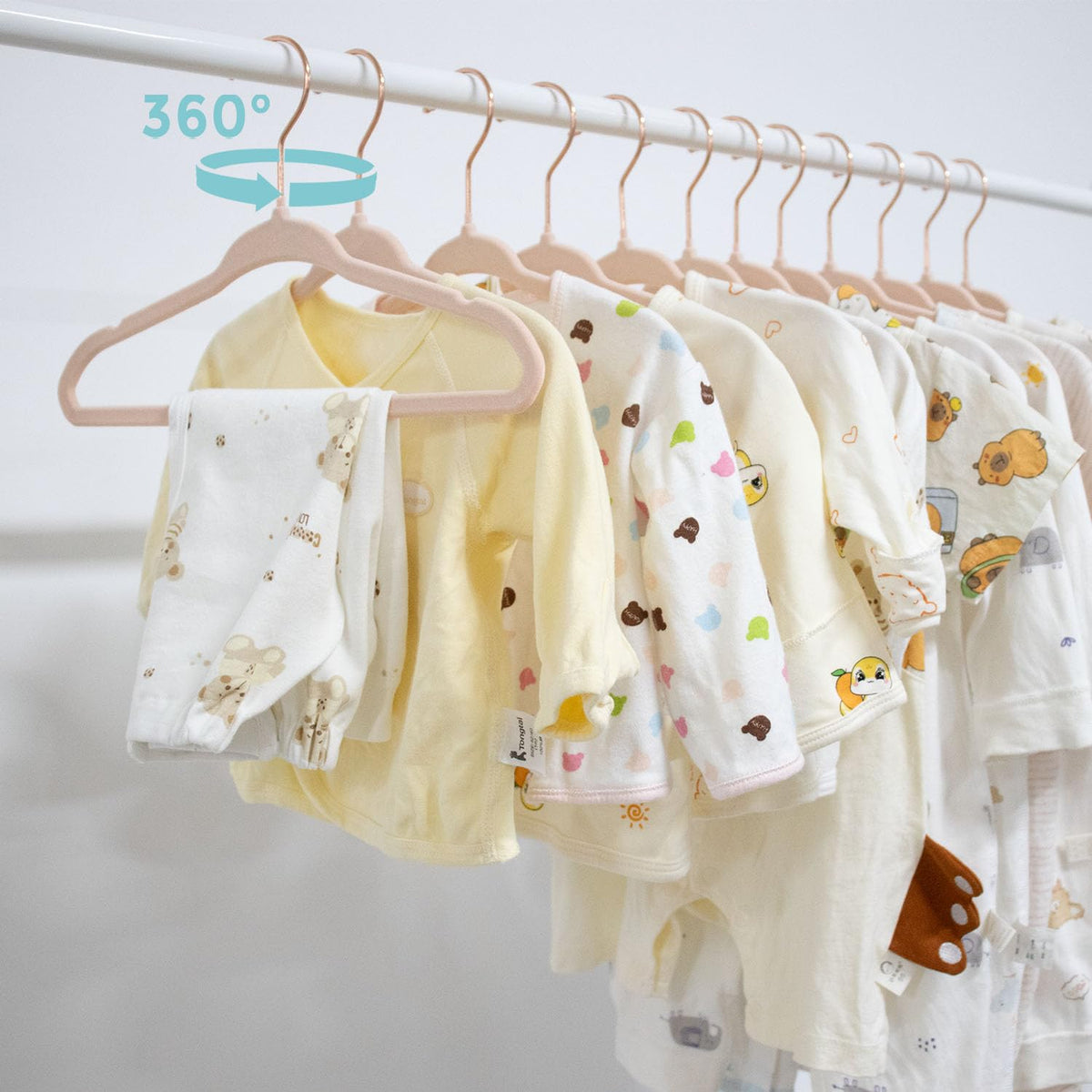 Durable Tonswachic hanger supports up to 10 lbs per piece.