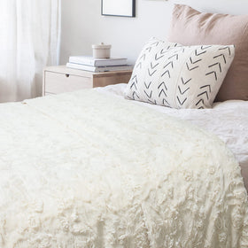 TOONOW cream faux fur throw decor accent with soft texture.