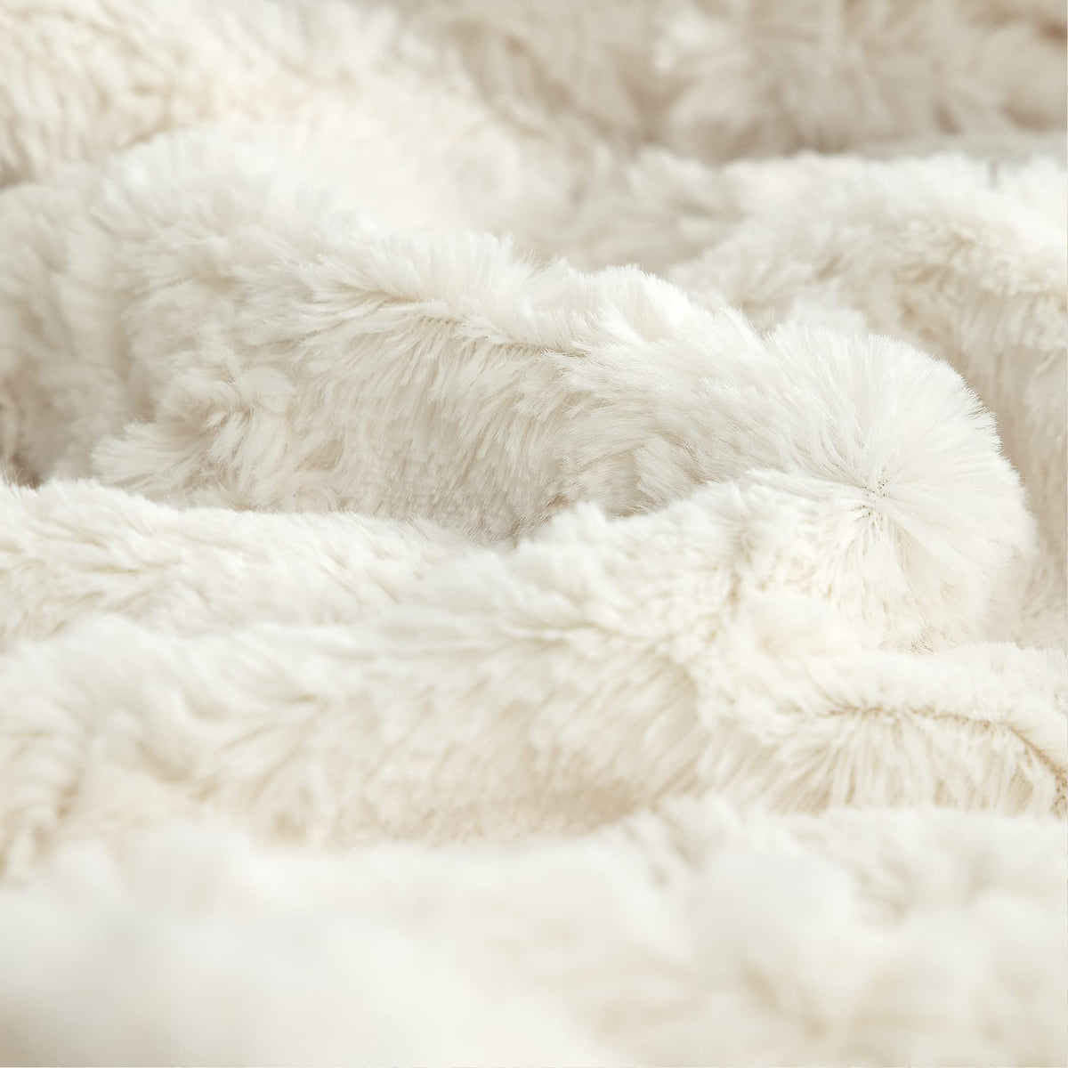 TOONOW cream throw on a sofa creates a cozy ambiance for movie nights.