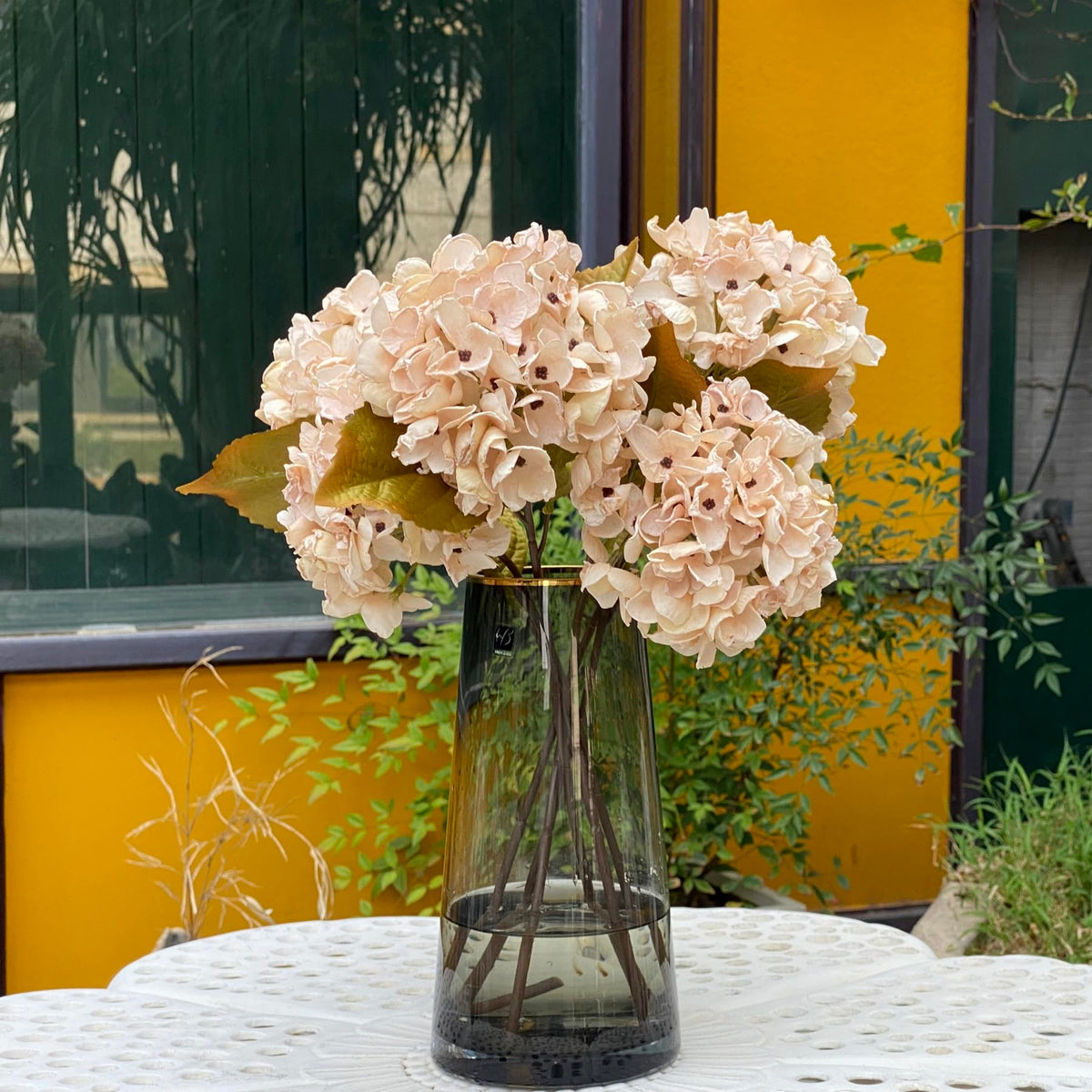 TOPIA DIY hydrangea arrangement with bendable stems