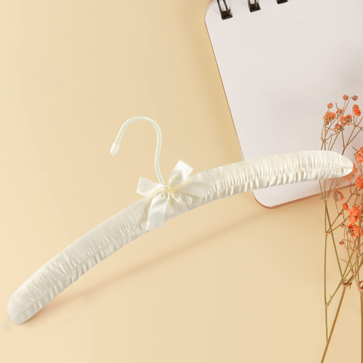 TOPIA HANGER 360-degree swivel hook for easy access to clothing