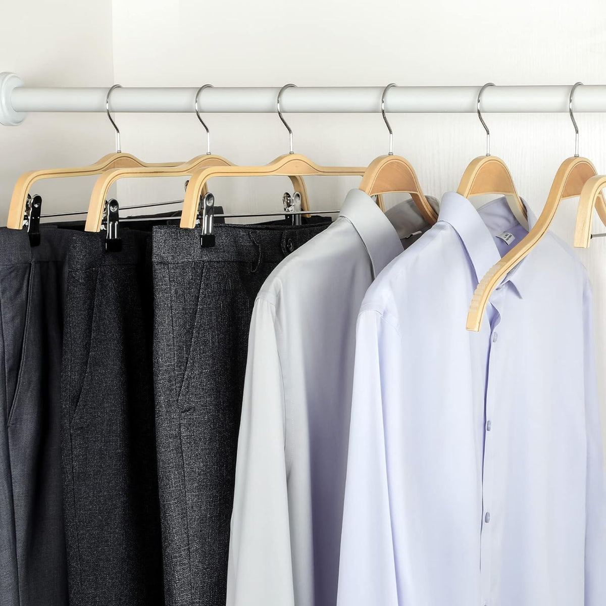 TOPIA HANGER solid packaging protects hangers during shipping and storage.