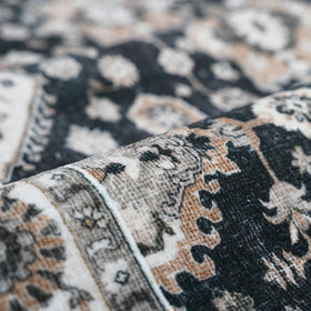 Topruug easy-clean polyester entry rug supports vacuuming and machine washing.