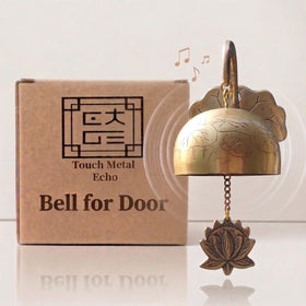 Touch Metal Echo solid brass bell on the front door delivers a crisp, inviting chime.