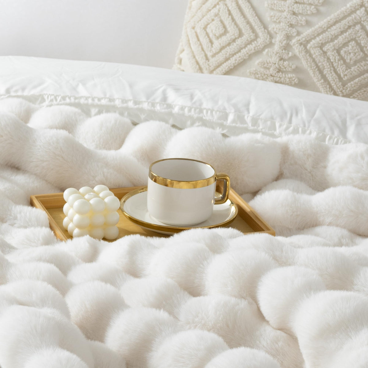 Touchat faux fur throw blanket is machine washable for practical everyday use