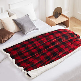 Touchat sherpa reverse blanket close-up highlights double-sided softness.