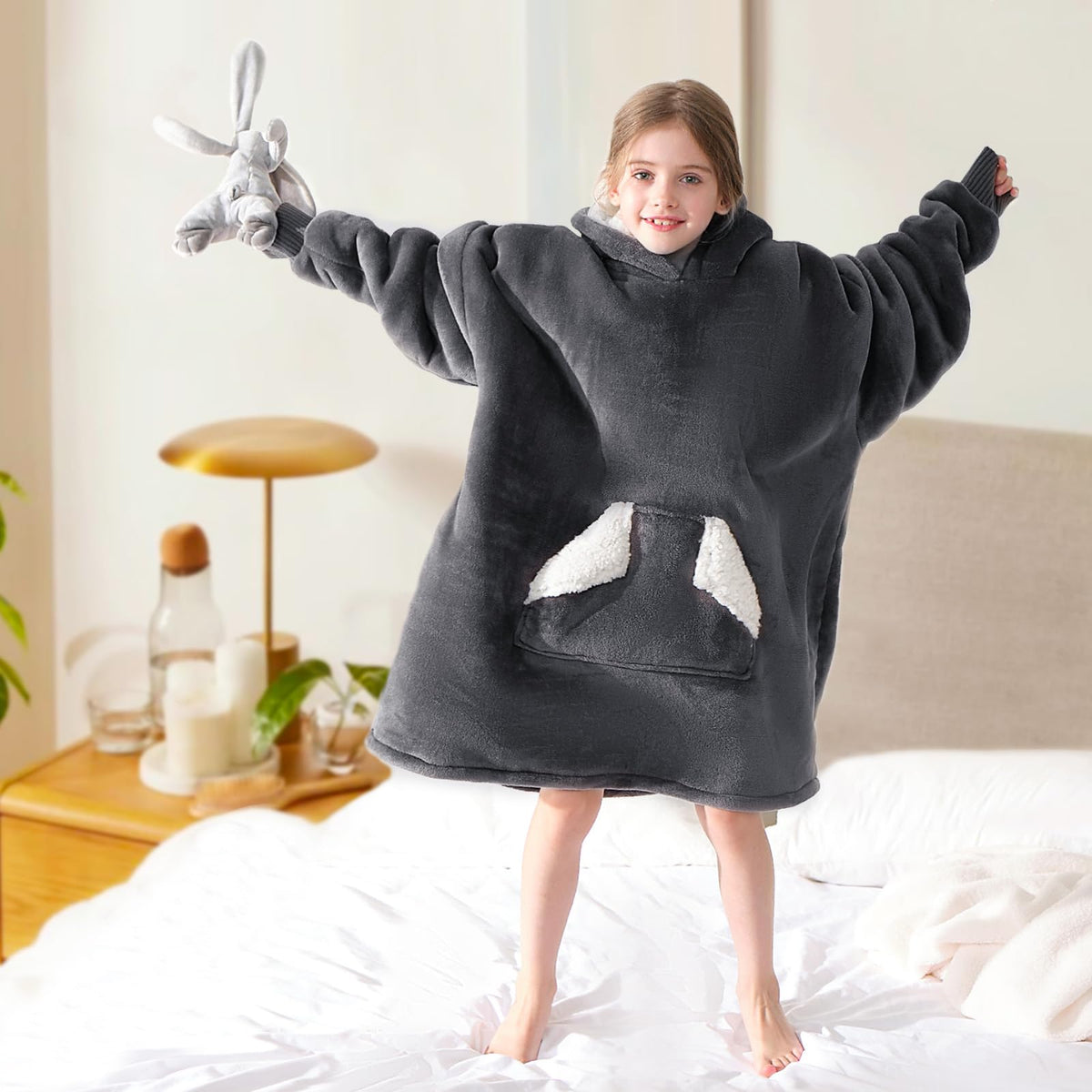 Touchat soft sherpa lining adds plush warmth during chilly evenings