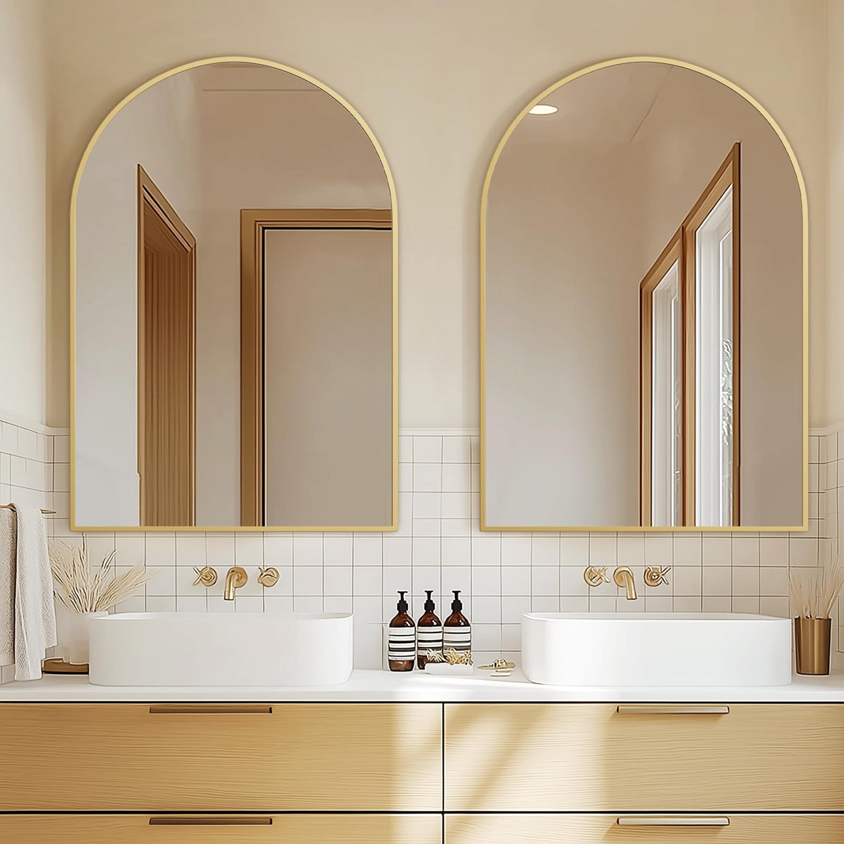 TRAHOME aluminium frame provides durable support with a sleek gold finish.