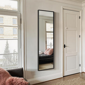 TRAHOME dressing-area mirror with safe design for daily use