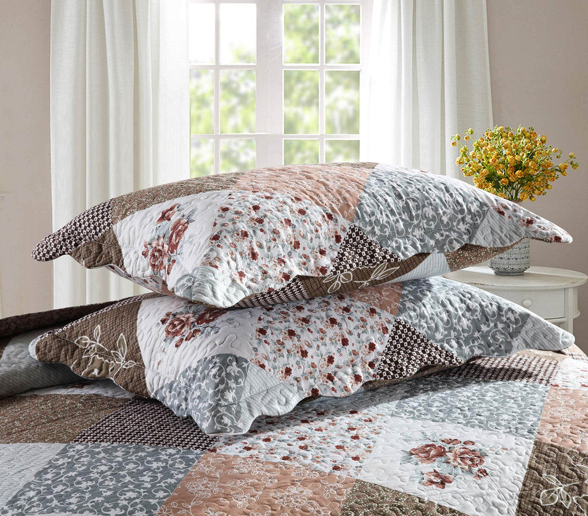 Travan queen-size quilt measured 90 by 98 inches on bed
