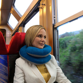 Interlocking ends keep the Travelon pillow in place while traveling.