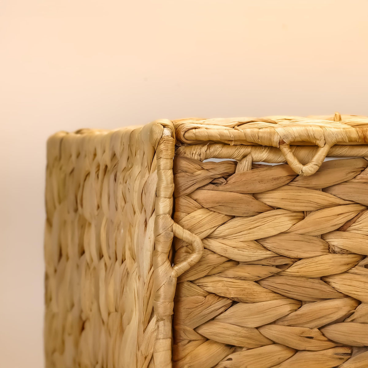 TREVIETDECOR living room woven texture adds natural decor and warmth.