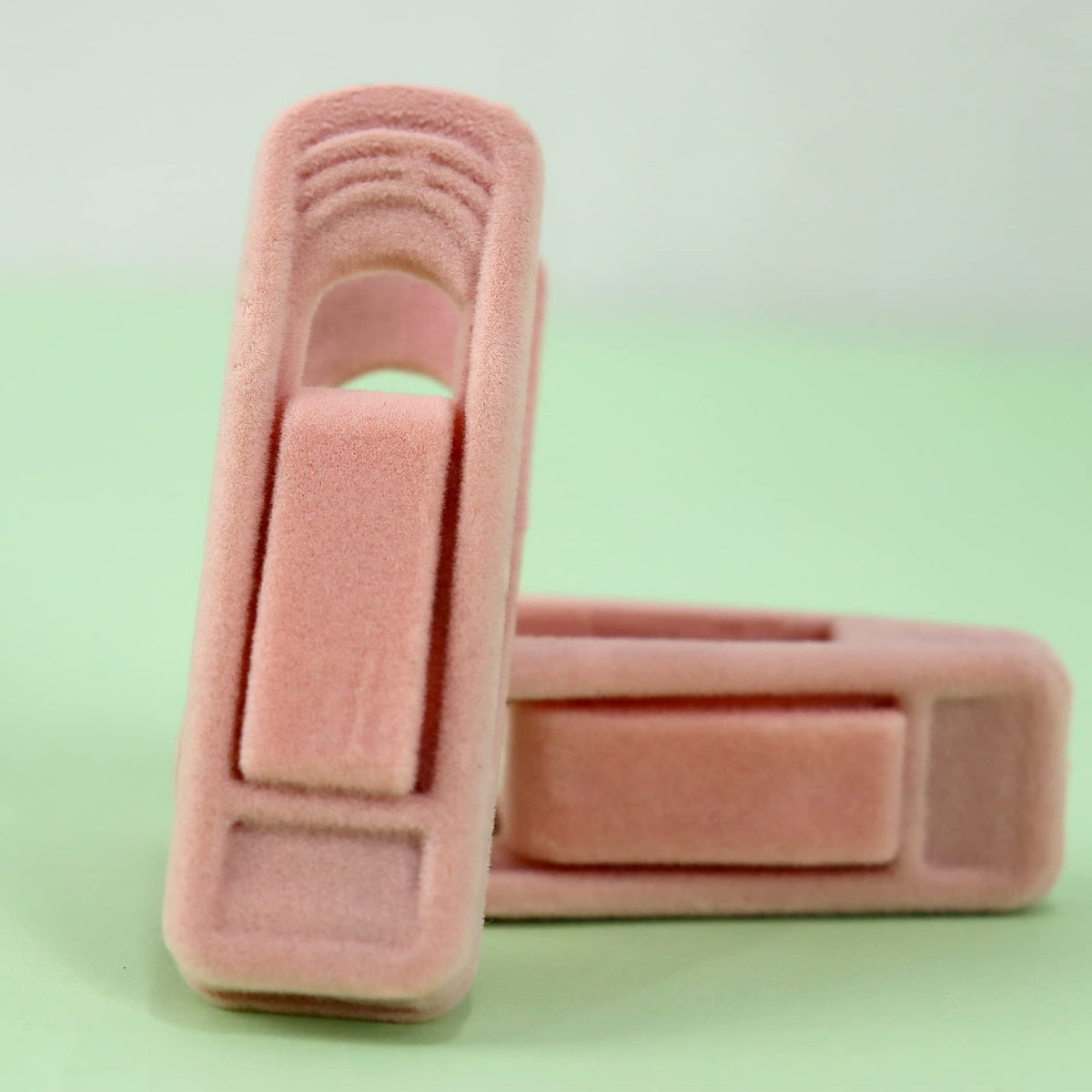 Trgowaul soft grip clips protect delicate fabrics while hanging.