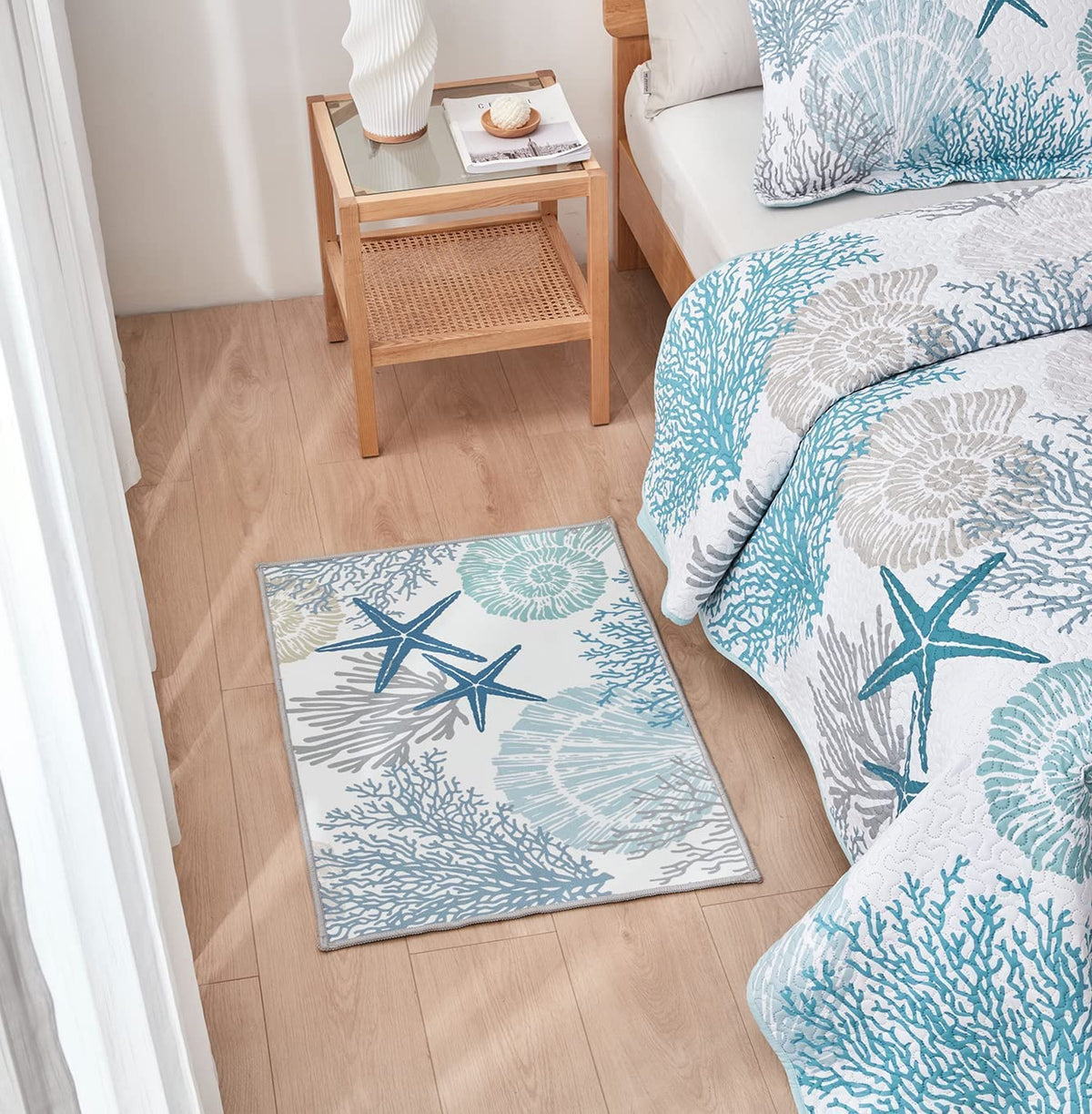 Tritard coastal pattern rug featuring stars and seashells for beachy decor.