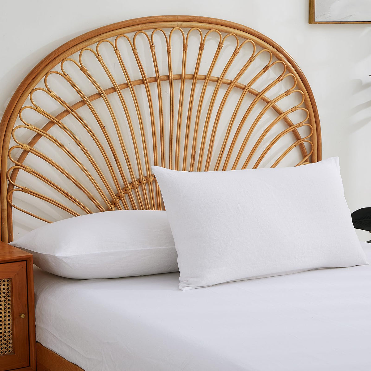 Tseapeni envelope closure design keeps pillow securely in place
