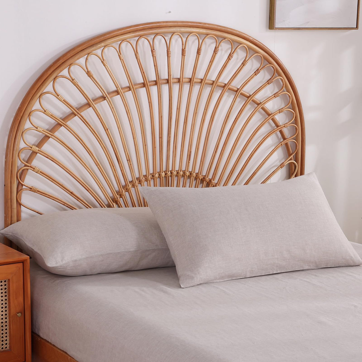 Tseapeni queen-size pillowcase 20x30 fits standard pillows.
