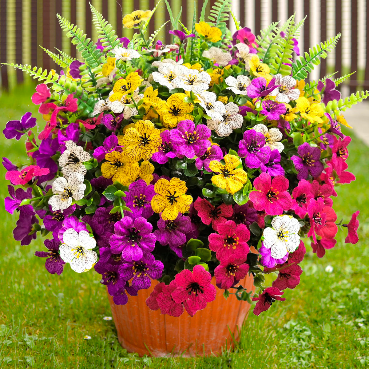 TSTWETO UV-resistant fake plants stay vibrant under sun.