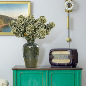 Ttranewsoo Hydrangea stems with leaves enable versatile styling across decor themes.