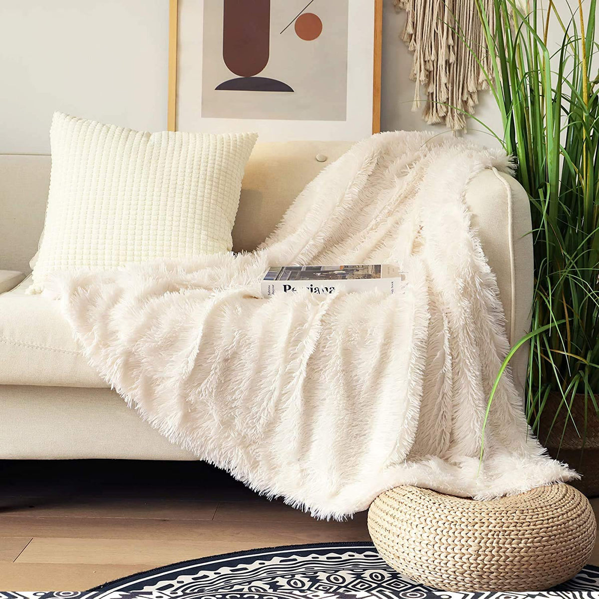 Tuddrom long hair faux fur blanket closeup shows plush texture