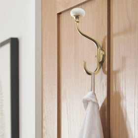 TUNNY wall-mount installation on wood surface demonstrates sturdy support.