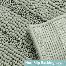 Turquoize Sage bath rug tub-side placement demonstrates quick water absorption