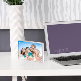 TWING 12plus12mm thick acrylic frame close-up edge
