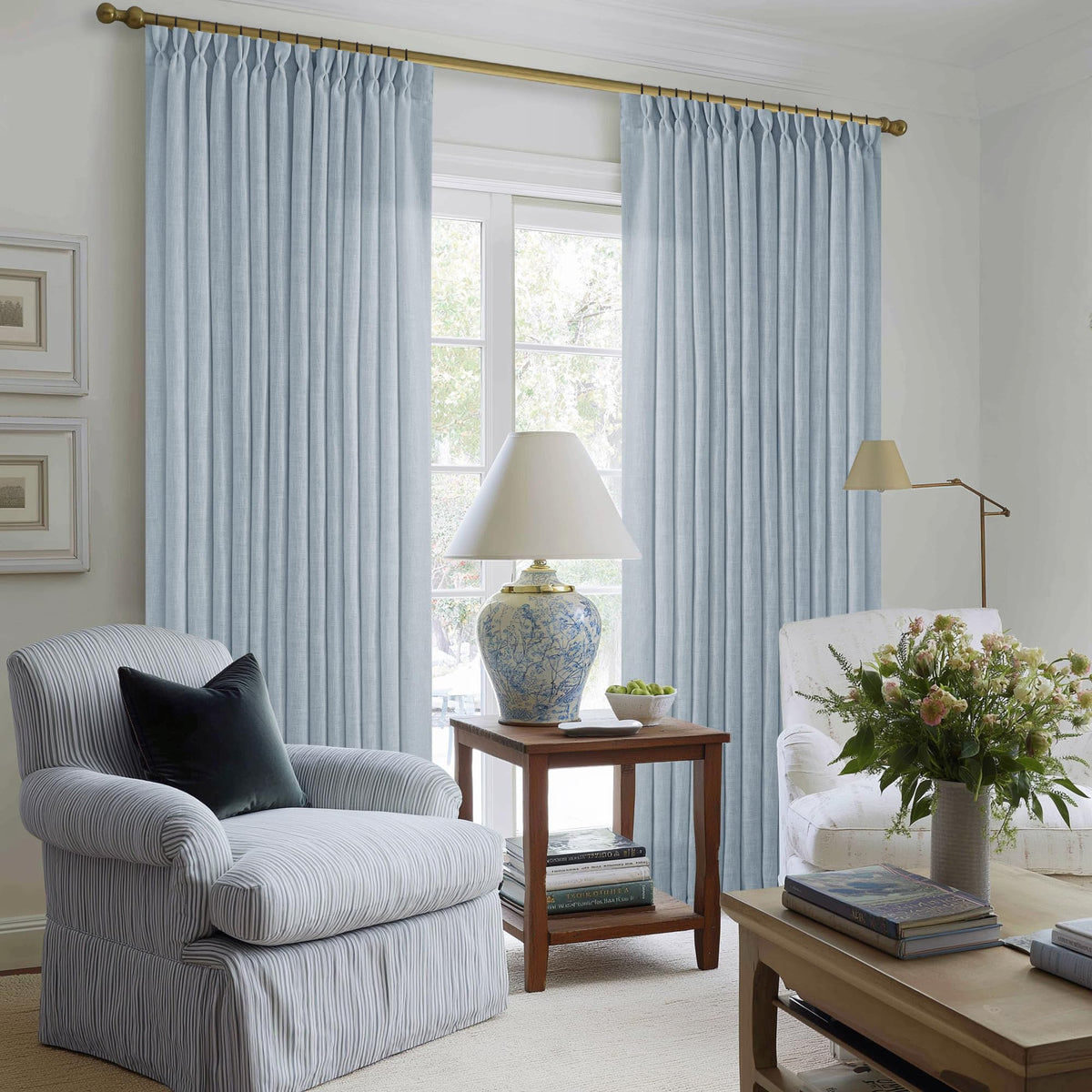 TWODRAPES pinch-pleated design keeps a crisp silhouette.