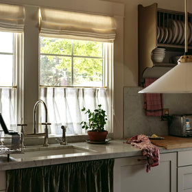 TWOPAGES Gold metal finish resists wear and maintains shine.