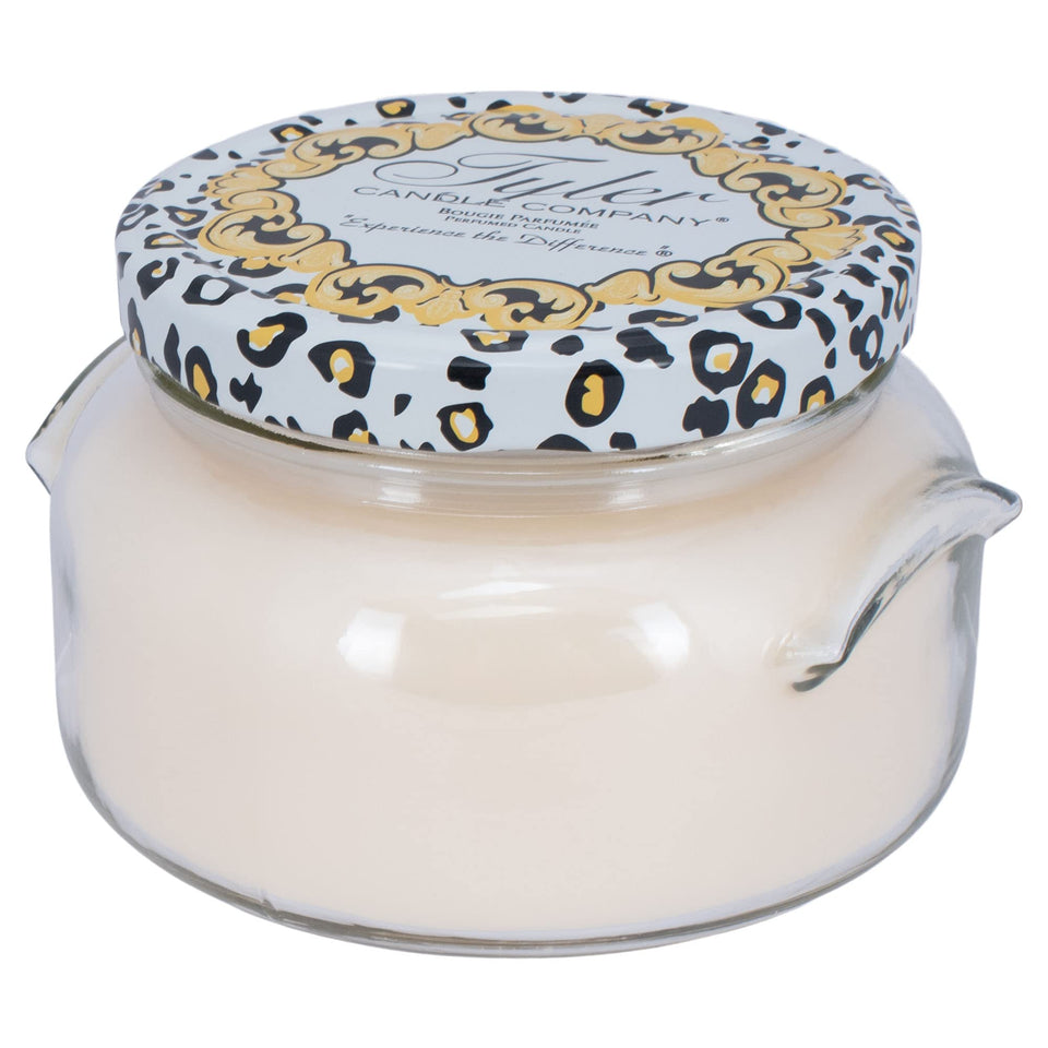 Tyler Candle Company Diva 22oz jar close-up highlighting premium glass for elegant ambiance.