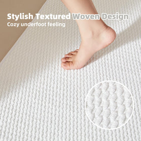 TYUU bath rug close-up shows absorbent fibers soaking up water quickly.