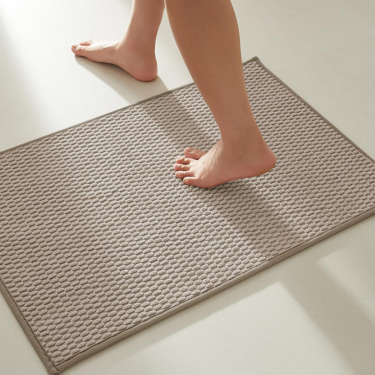 TYUU bathroom rug with non-slip backing for secure footing on slick floors