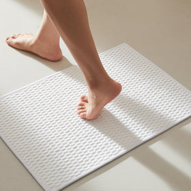 TYUU bathroom rug non-slip front view shows plush low-pile comfort and quick-dry surface.