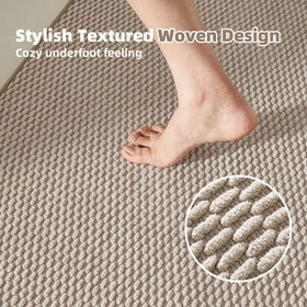 TYUU absorbent surface dries feet quickly after shower for comfort.