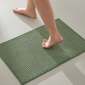 TYUU bathroom rug with non-slip back for safer footing