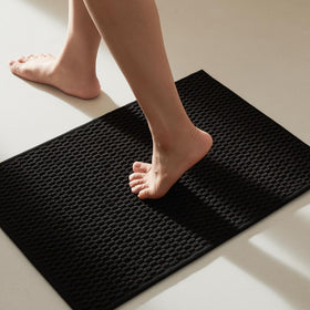 TYUU black bath rug with non-slip backing for safer spaces
